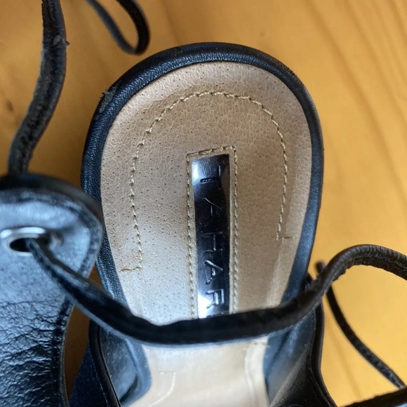 Tahari Retro heels - Picture 6 of 8